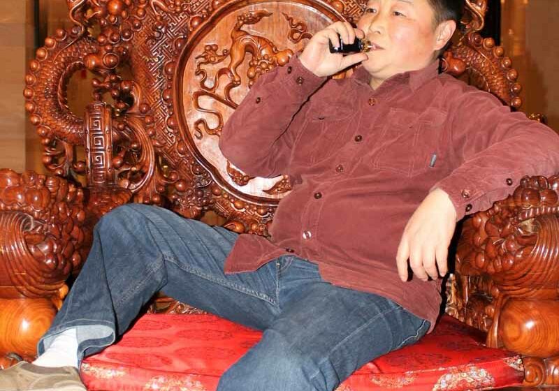 man in china chair vaping